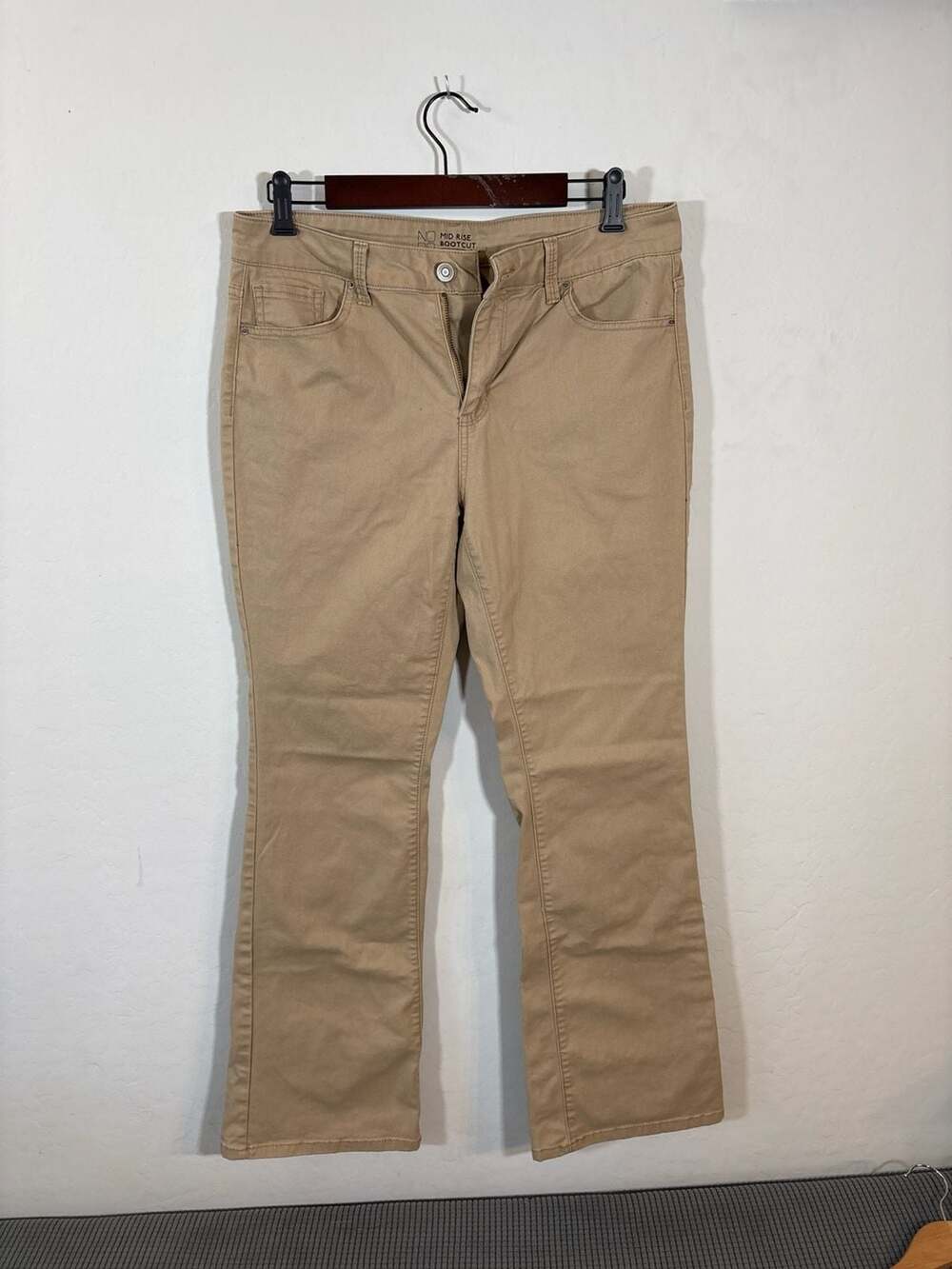 No Boundaries Women's Mid Rise Bootcut Khaki Pants Size 13
